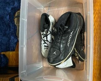 MANY SIGNED SPORTS GEAR