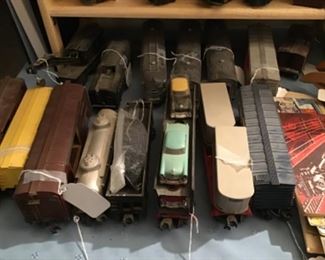 ONE OF LIONEL TRAIN GROUPS