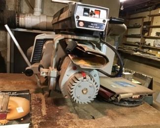 BLACK AND DECKER RADIAL ARM SAW 