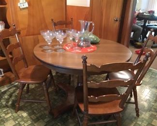 Tell city breakfast room set with two leaves