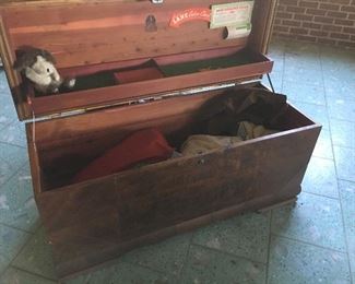 Lane cedar chest