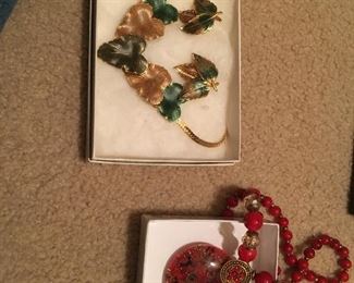 Necklace and ear ring sets