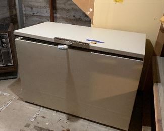 Chest deep freeze