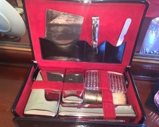 Men’s grooming kit