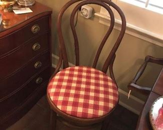 Set of 4 Bentwood chairs