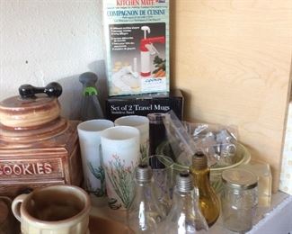 Kitchen items, vintage and newer