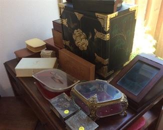 Collection of boxes and jewelry boxes 