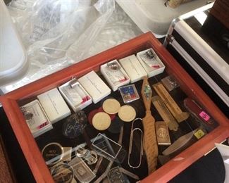 Costume jewelry and small collectibles 