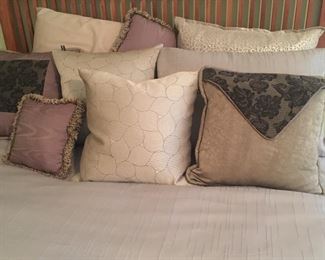 Lots of beautiful throw pillows!