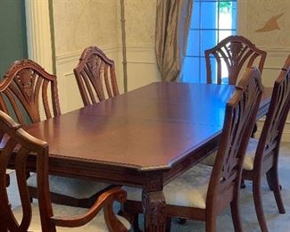 DINING ROOM TABLE W/ SIX CHAIRS