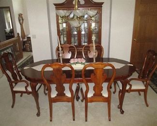Dining Table and 6 Chairs