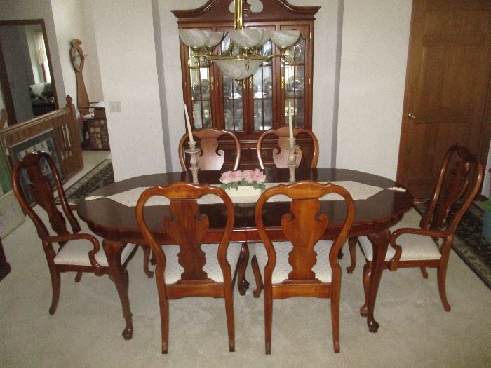 Dining Table and 6 Chairs