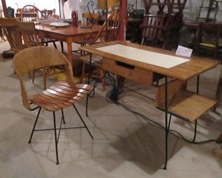 another view of Umnahoff swivel chair and desk