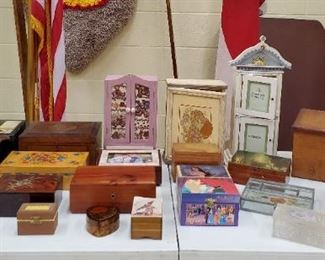 Retro and Vintage Jewelry Boxes and Cases