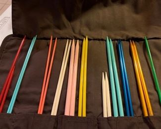 Various sizes of knitting needles