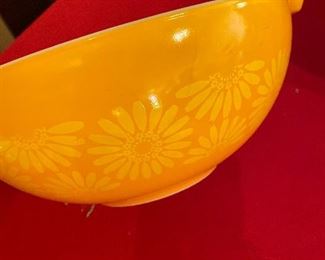 Pyrex Orange Sunflower/Daisy Cinderella bowls set of 4 NICE 441 442 443 444