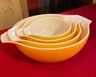 Pyrex Orange Sunflower/Daisy Cinderella bowls set of 4 NICE 441 442 443 444