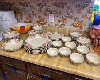 Franciscan Desert Rose Serving for 8 58 pieces excellent no chips 