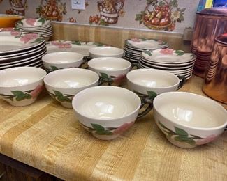 Franciscan Desert Rose Serving for 8 58 pieces excellent no chips 