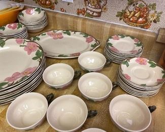 Franciscan Desert Rose Serving for 8 58 pieces excellent no chips 