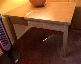 Veneer Table	 	
