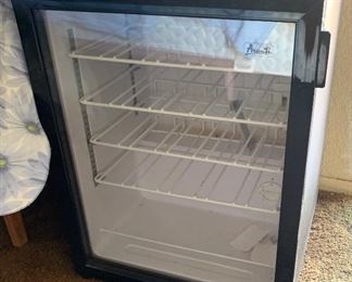 AVANTI WINE COOLER WC260YGW/B	 	
