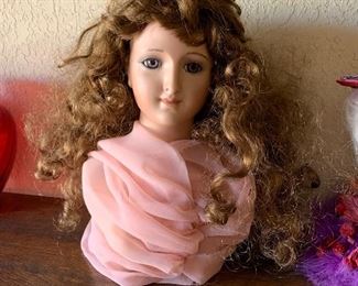 Barbara Kesterson Doll Head	 	
