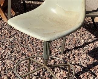 Line-Master Vintage Molded Chair Shell	 	
