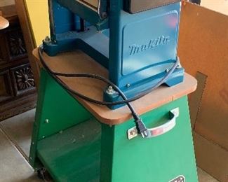 Makita 12in Planer 2012 w/ Base	43x20x15in	HxWxD
