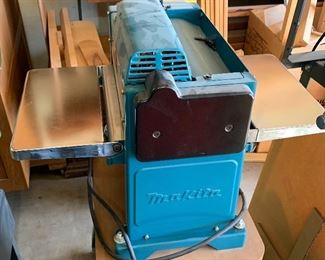 Makita 12in Planer 2012 w/ Base	43x20x15in	HxWxD
