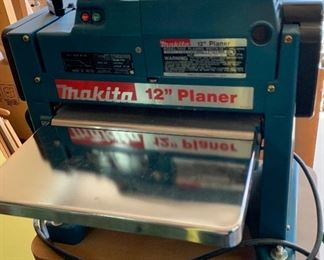 Makita 12in Planer 2012 w/ Base	43x20x15in	HxWxD
