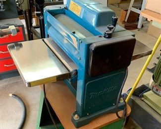 Makita 12in Planer 2012 w/ Base	43x20x15in	HxWxD
