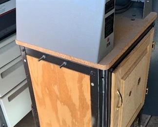 Porter-Cable 696 Shaper Table 6902 Router/1001 base	43X20X18IN	HxWxD
