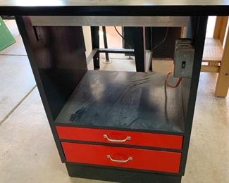 Woodhaven Router Table	39x37x25in	HxWxD
