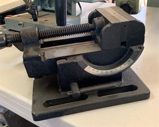 Adjustable Vise	 	
