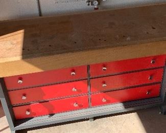 Custom Carpenters Work Bench w/ 2 Wilton Vise	35x29x84in	HxWxD
