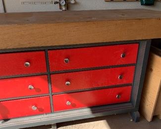 Custom Carpenters Work Bench w/ 2 Wilton Vise	35x29x84in	HxWxD
