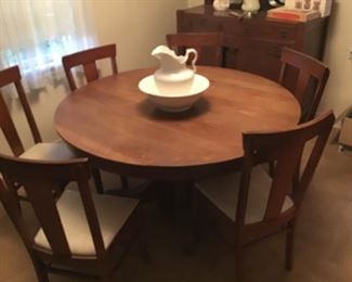 Large Round Pedestal Oak Dining Table with 6 Chairs.  Comes with two additional leaves making it a very large oval table.