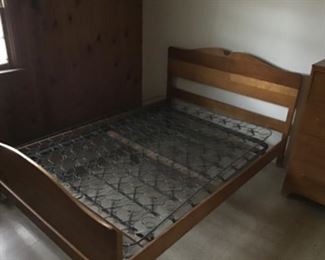 Vintage Full Size Bed by Arcadia Furniture Co. The Bed Spring is in excellent condition.