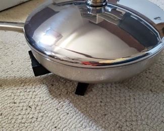 Electric Skillet..Brand New.  I want this just so that I can say I have used one.