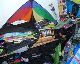 kites and kite bags, plastic hoops in assorted colors, Kite Line Reel 