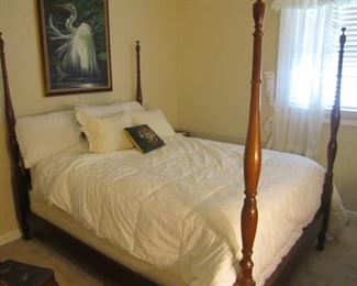 FULL SIZE 4 POSTER BED AND MATTRESS SET