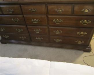 DRESSER