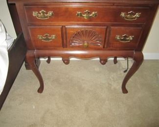 PAIR OF NIGHTSTANDS