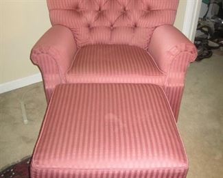 UPHOLSTERED CHAIR