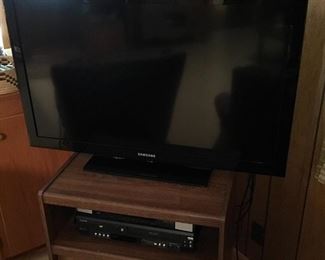 FLAT SCREEN SAMSUNG TV