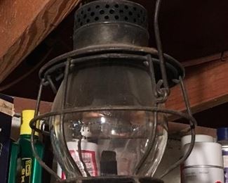 OLD RAILROAD CABOOSE LAMP/LANTERN