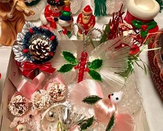 NICE VINTAGE CHRISTMAS ITEMS TOO.