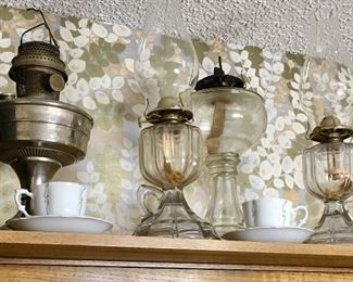 MORE GREAT ANTIQUE OIL LAMPS