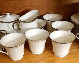 LENOX SOLITAIRE FINE CHINA